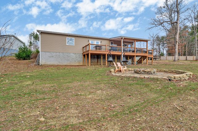 223 Grove Loop, Crossville, TN 38555