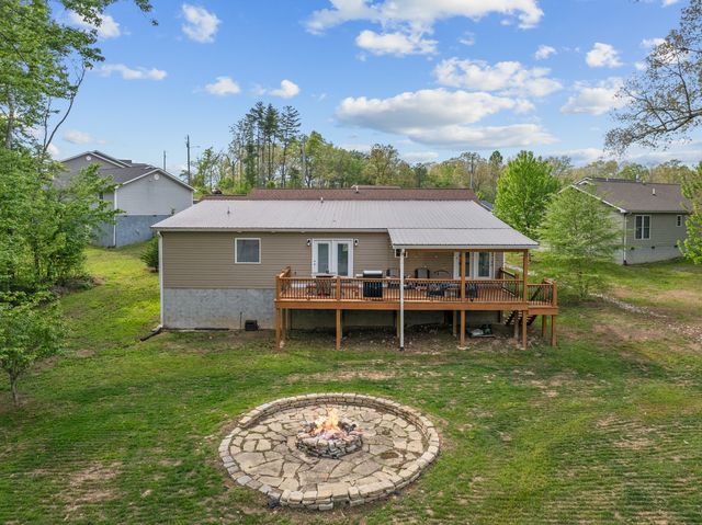 223 Grove Loop, Crossville, TN 38555