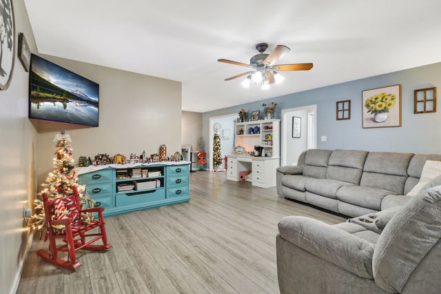 223 Grove Loop, Crossville, TN 38555