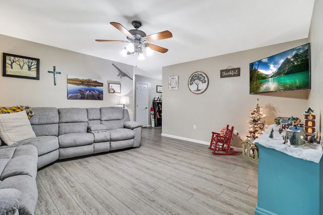 223 Grove Loop, Crossville, TN 38555