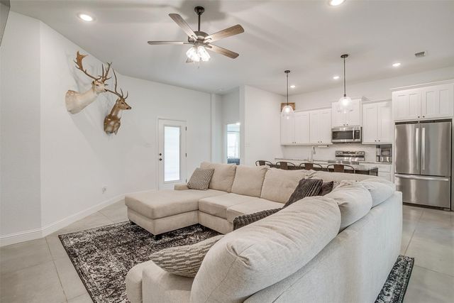 113 Greyhound Lane, Poolville, TX 76487