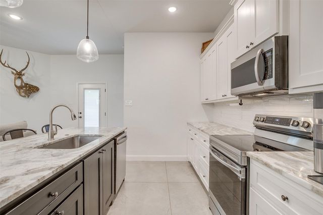 113 Greyhound Lane, Poolville, TX 76487