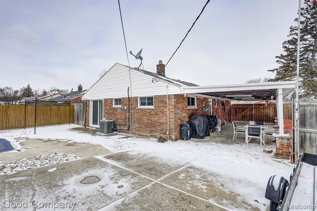 11276 Ocalla Drive, Warren, MI 48089