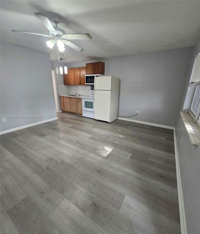 3981 SW 12th Place 1-4, Fort Lauderdale, FL 33312