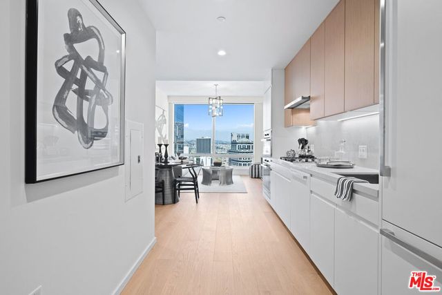 877 Francisco Street 2003, Los Angeles, CA 90017