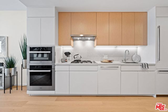 877 Francisco Street 2003, Los Angeles, CA 90017