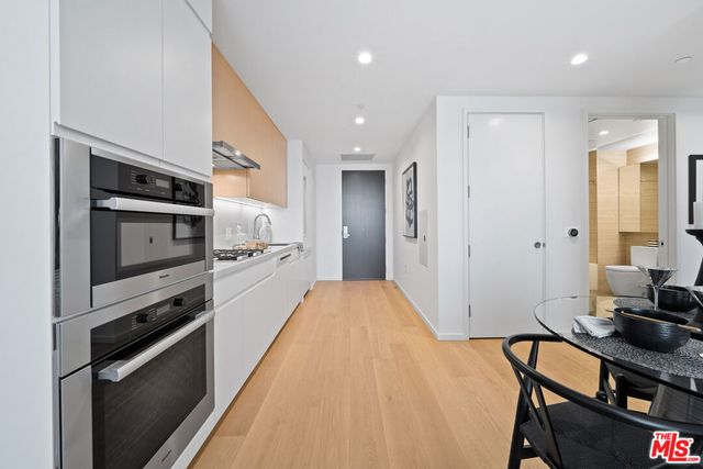 877 Francisco Street 2003, Los Angeles, CA 90017
