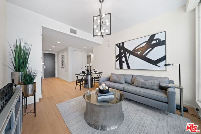 877 Francisco Street 2003, Los Angeles, CA 90017