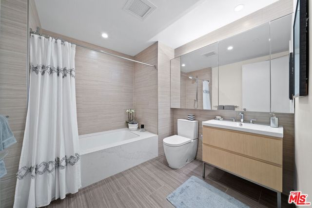 877 Francisco Street 2003, Los Angeles, CA 90017