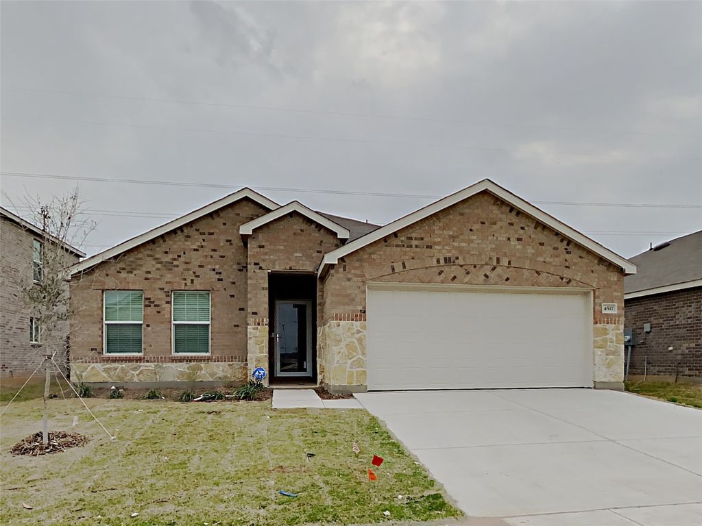 4517 Greenham Lane, Fort Worth, TX 76036