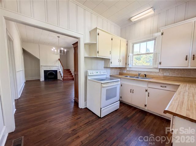215 S Ferry Road, New London, NC 28127