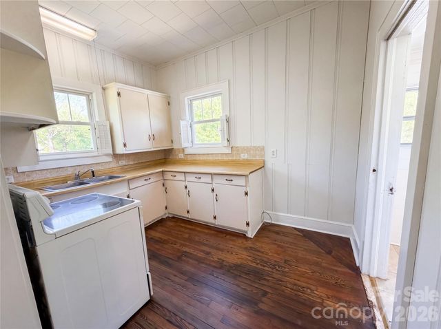 215 S Ferry Road, New London, NC 28127