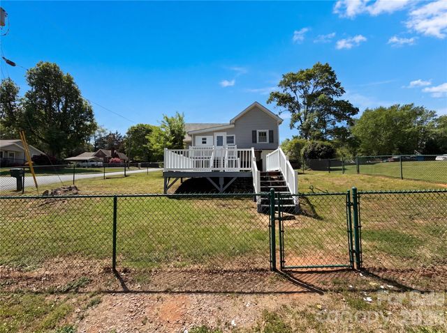 215 S Ferry Road, New London, NC 28127
