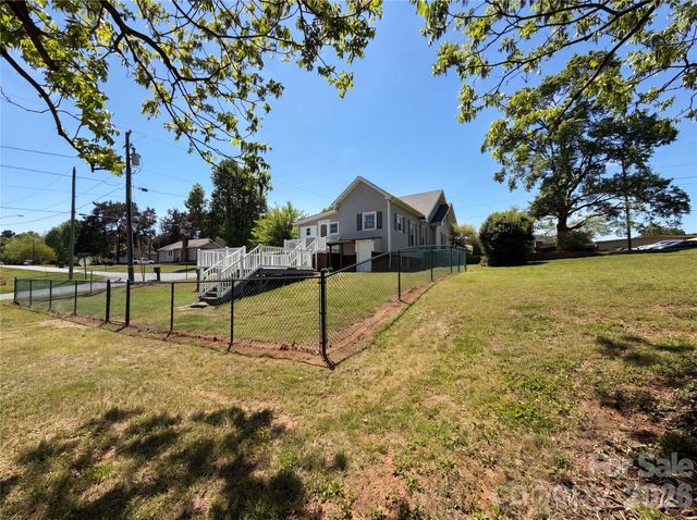 215 S Ferry Road, New London, NC 28127