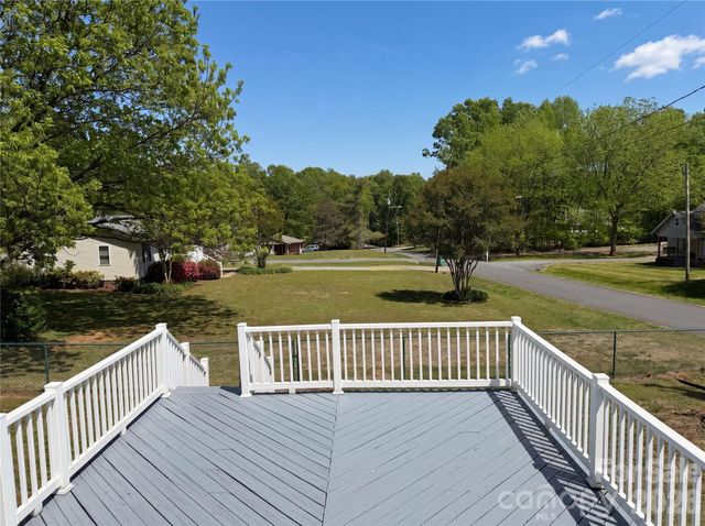 215 S Ferry Road, New London, NC 28127