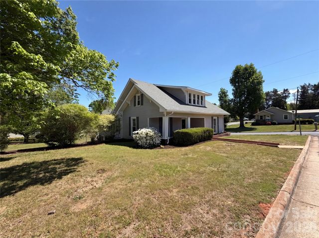 215 S Ferry Road, New London, NC 28127