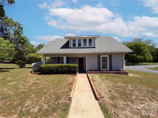215 S Ferry Road, New London, NC 28127