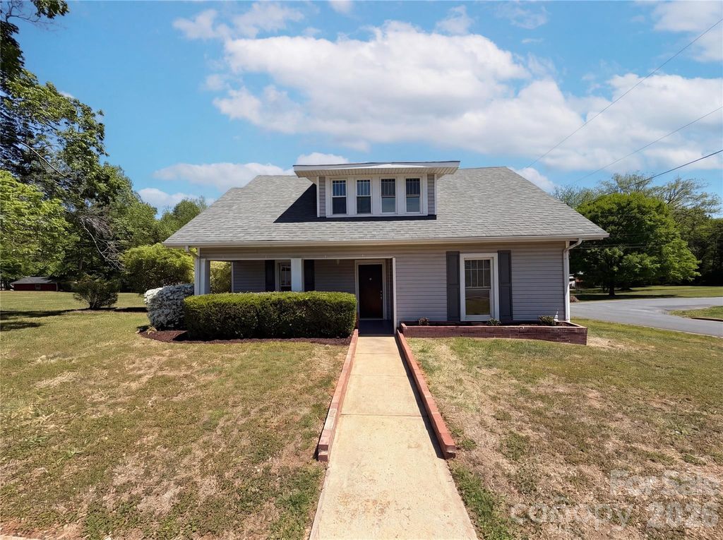 215 S Ferry Road, New London, NC 28127