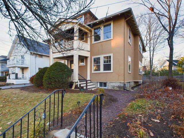 25 Rowe St 1, Newton, MA 02466