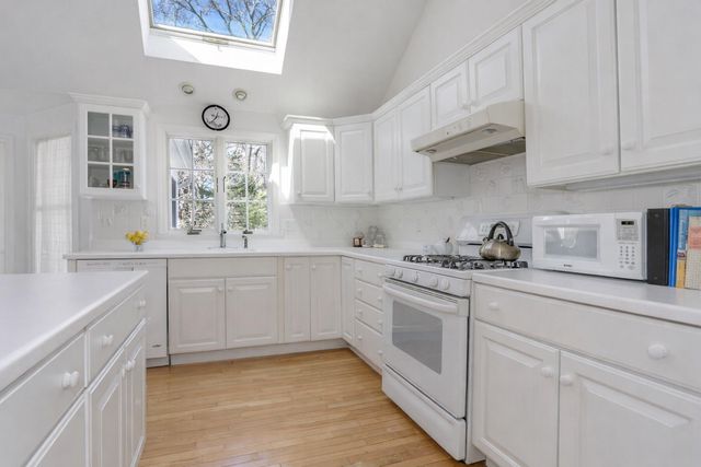 64 Falling Leaf Lane, Osterville, MA 02655