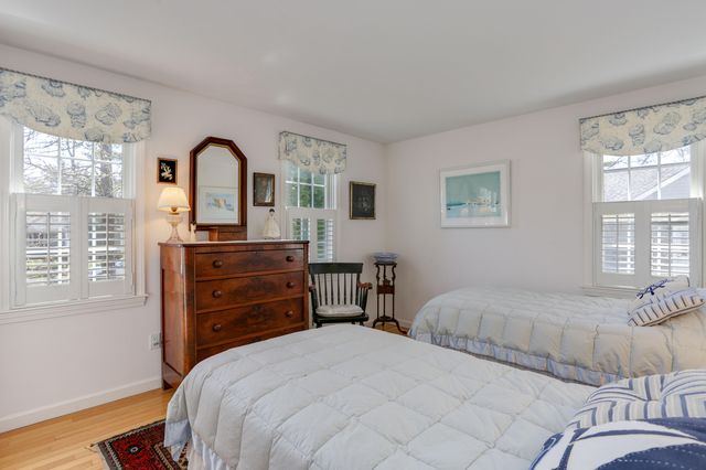 64 Falling Leaf Lane, Osterville, MA 02655