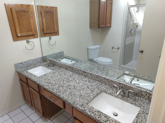 5704 Congressional Drive, Arlington, TX 76018