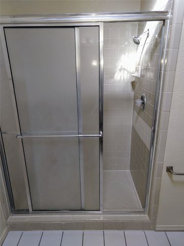 5704 Congressional Drive, Arlington, TX 76018