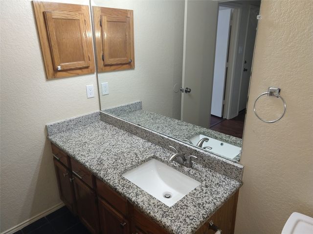 5704 Congressional Drive, Arlington, TX 76018