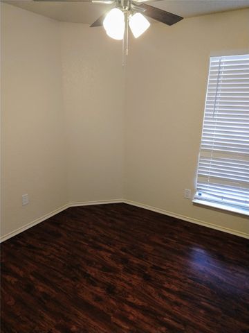 5704 Congressional Drive, Arlington, TX 76018