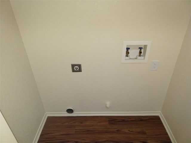 5704 Congressional Drive, Arlington, TX 76018