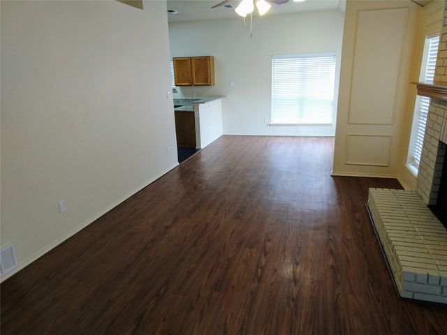 5704 Congressional Drive, Arlington, TX 76018