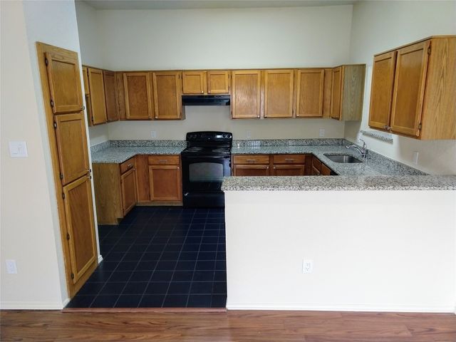 5704 Congressional Drive, Arlington, TX 76018