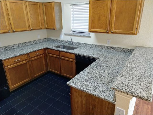 5704 Congressional Drive, Arlington, TX 76018