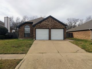 5704 Congressional Drive, Arlington, TX 76018