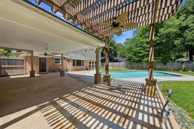3106 Cedar Knolls Drive, Kingwood, TX 77339