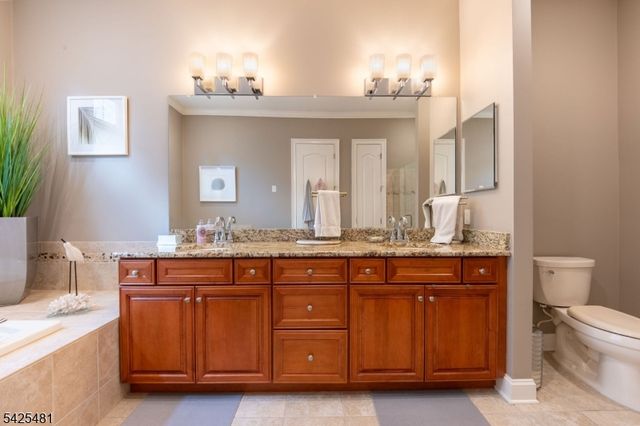 19 Betsy Ross Dr, Warren Twp., NJ 07059