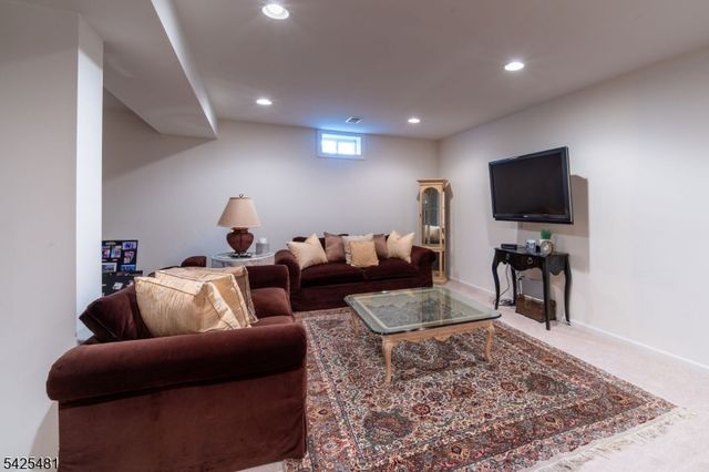 19 Betsy Ross Dr, Warren Twp., NJ 07059