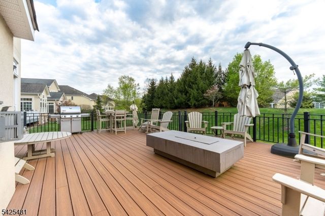 19 Betsy Ross Dr, Warren Twp., NJ 07059
