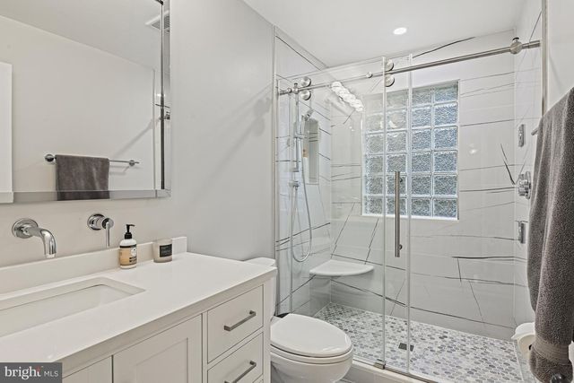 1008 PARK ST SE, Vienna, VA 22180