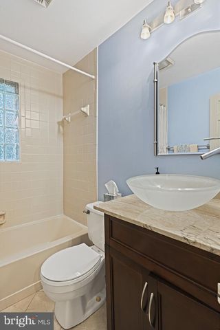 1008 PARK ST SE, Vienna, VA 22180
