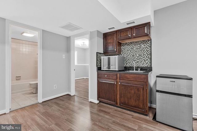 1008 PARK ST SE, Vienna, VA 22180