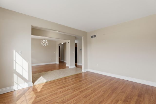 35900 Abbey Drive, Romulus, MI 48174