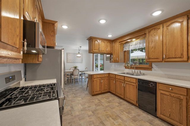 2734 PIONEER DRIVE, Green Bay, WI 54313