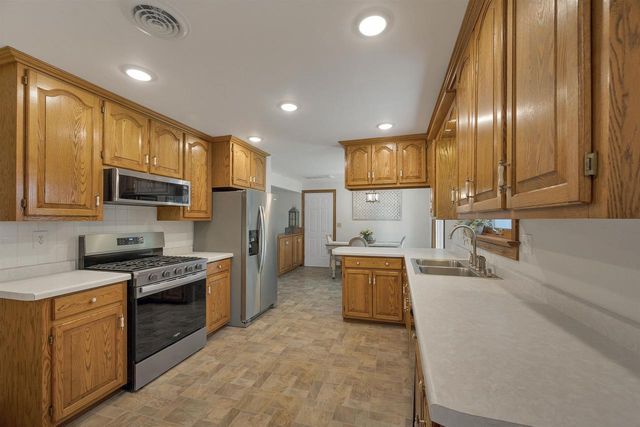 2734 PIONEER DRIVE, Green Bay, WI 54313