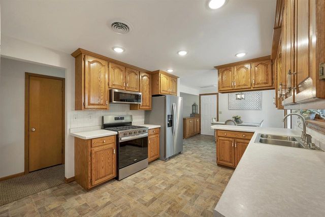 2734 PIONEER DRIVE, Green Bay, WI 54313