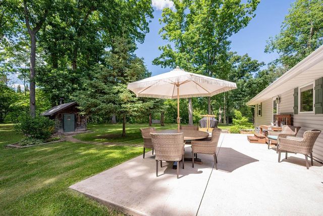 2734 PIONEER DRIVE, Green Bay, WI 54313