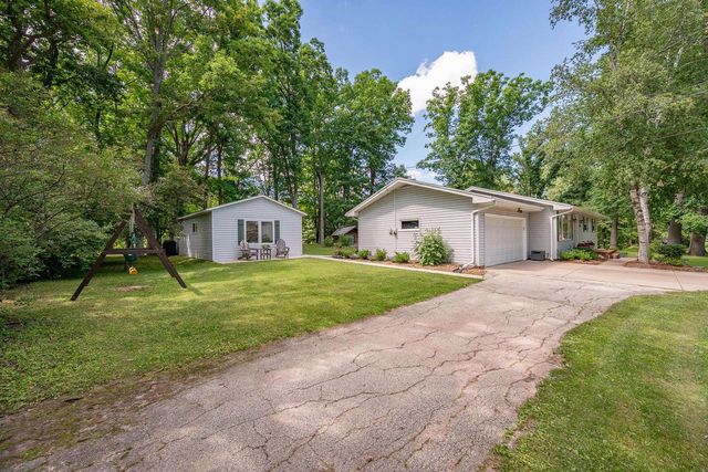 2734 PIONEER DRIVE, Green Bay, WI 54313