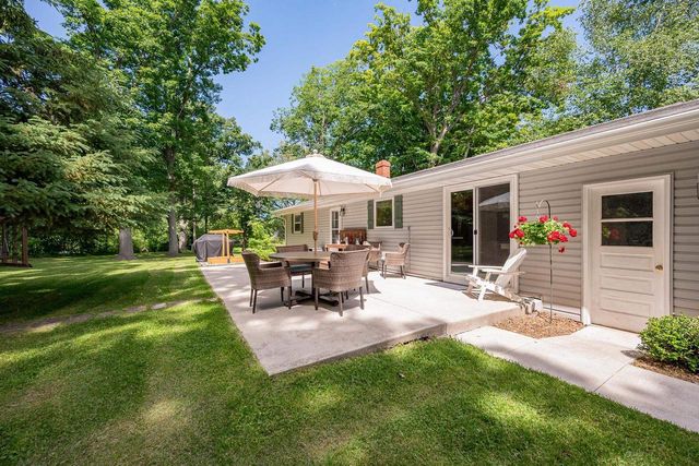 2734 PIONEER DRIVE, Green Bay, WI 54313