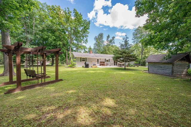 2734 PIONEER DRIVE, Green Bay, WI 54313