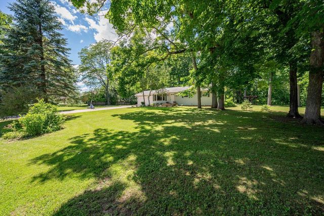 2734 PIONEER DRIVE, Green Bay, WI 54313
